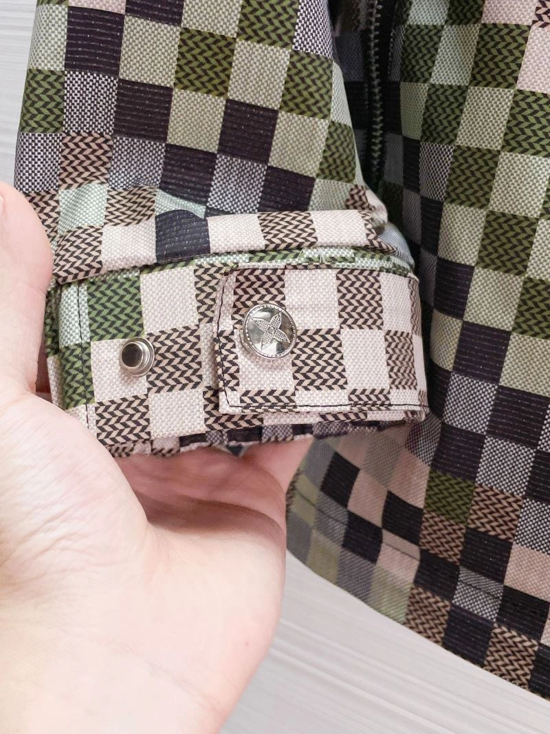Snug Louis Vuitton Outwear 132828