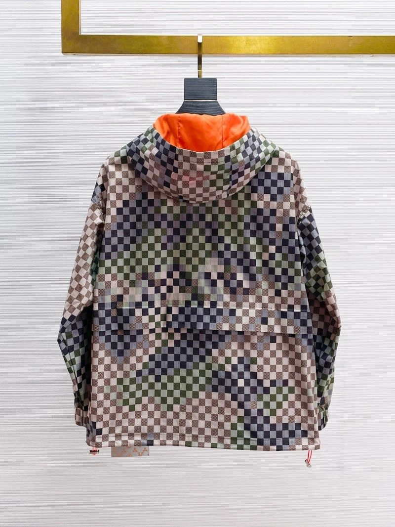 Snug Louis Vuitton Outwear 132828