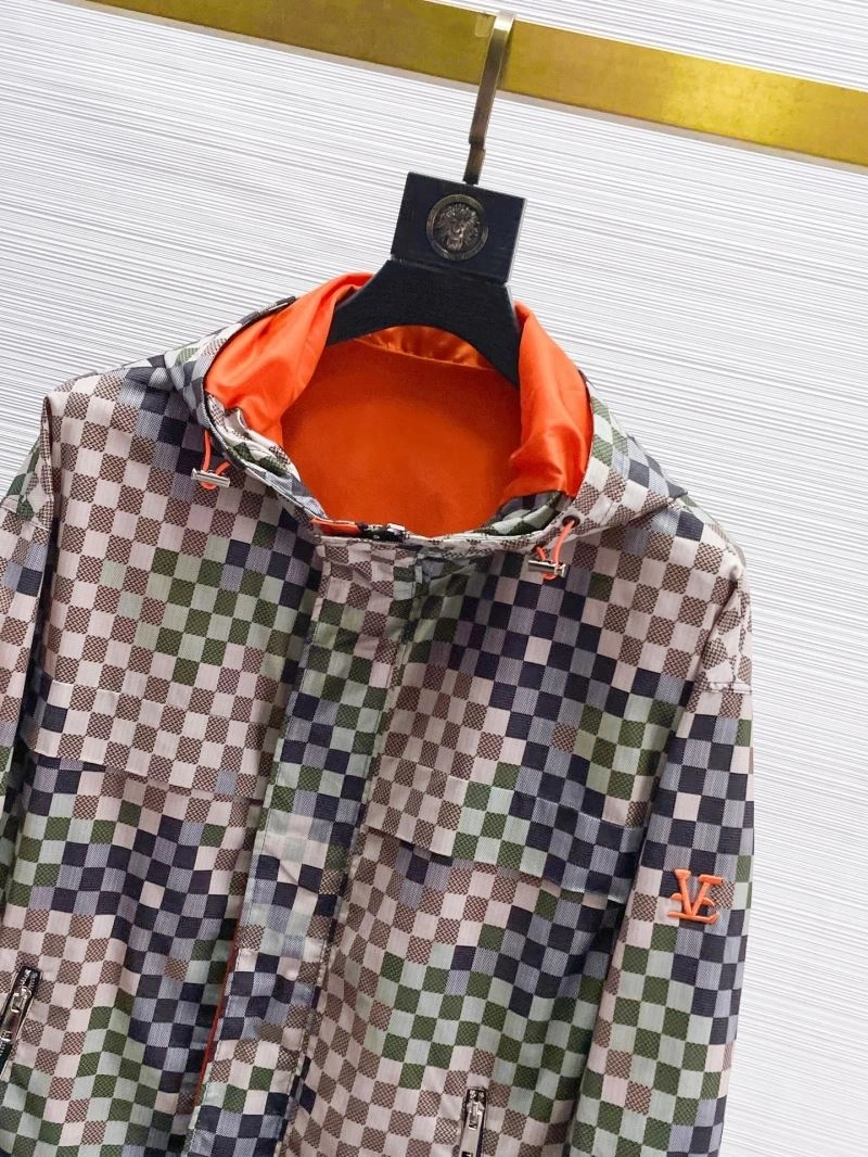 Snug Louis Vuitton Outwear 132828