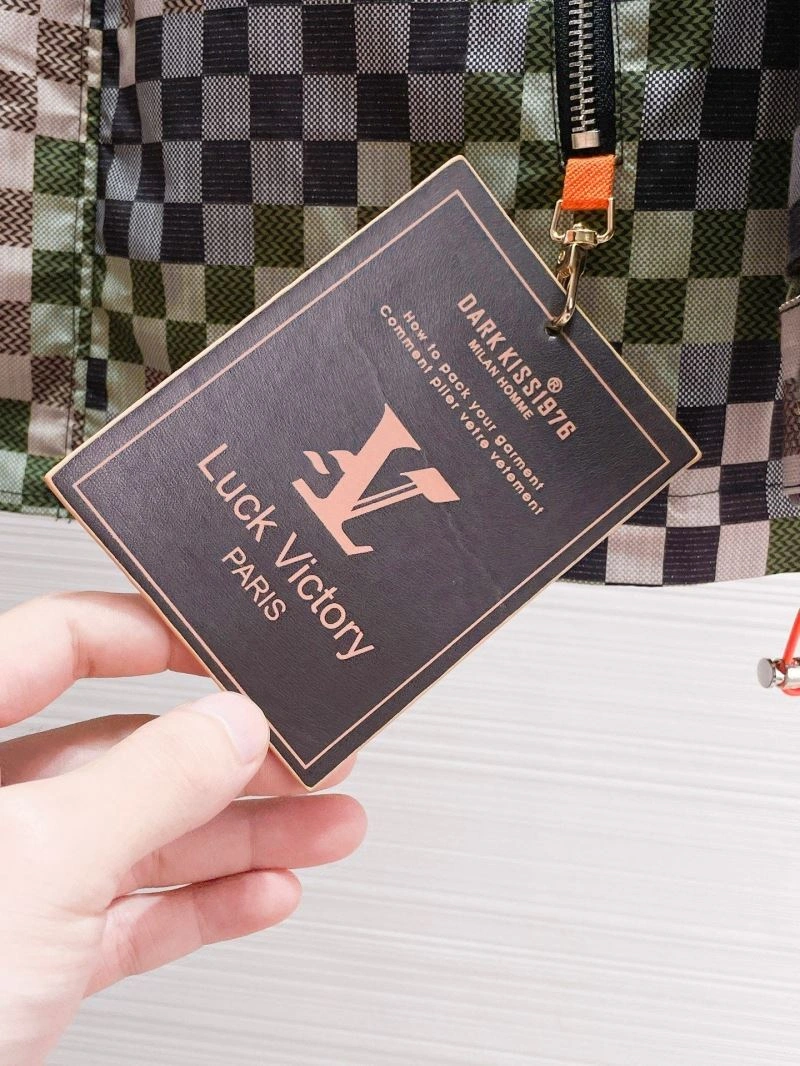 Snug Louis Vuitton Outwear 132828