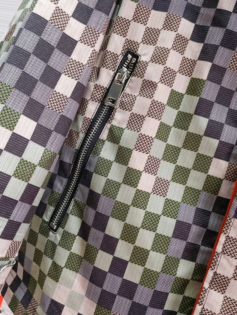 Snug Louis Vuitton Outwear 132828