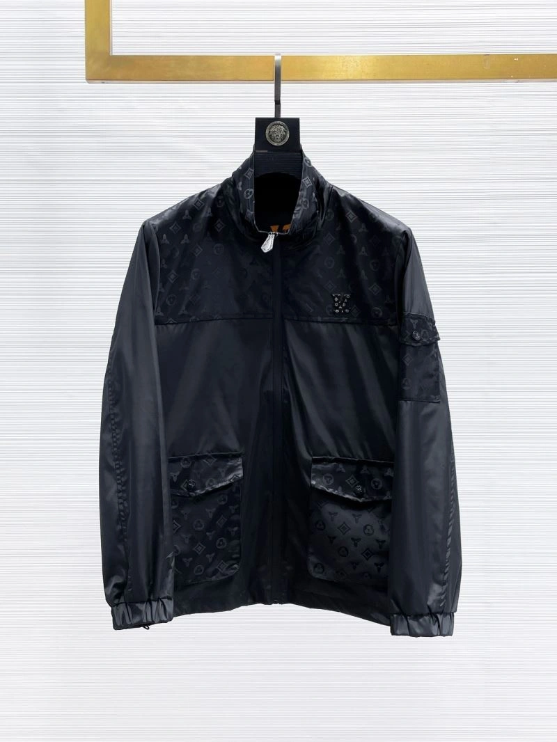 Timeless Louis Vuitton Outwear 132825