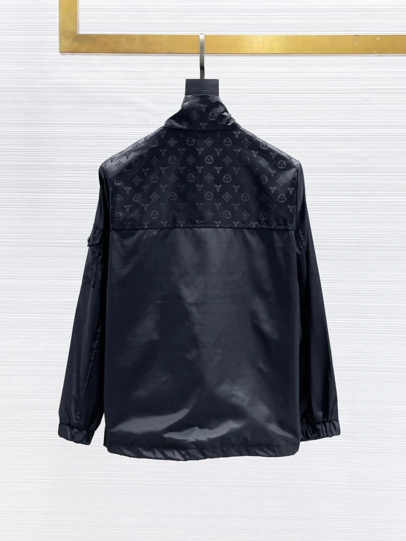 Timeless Louis Vuitton Outwear 132825