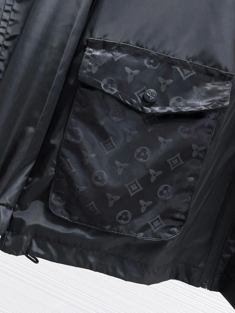Timeless Louis Vuitton Outwear 132825