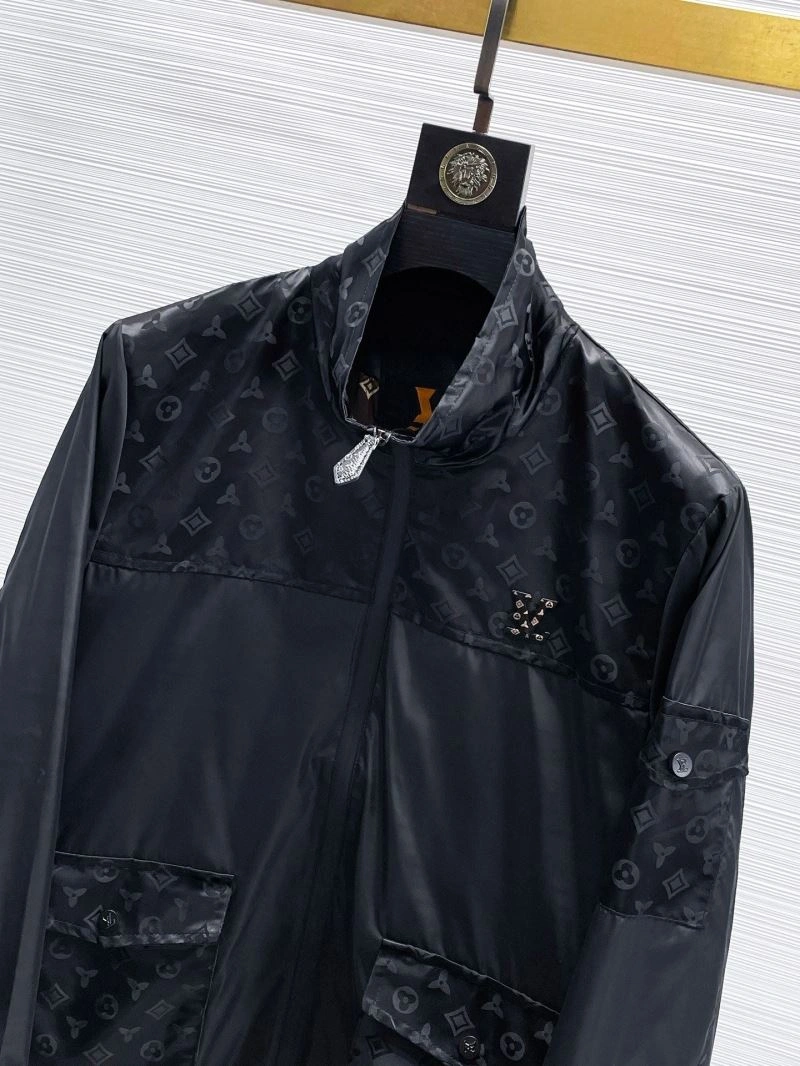 Timeless Louis Vuitton Outwear 132825