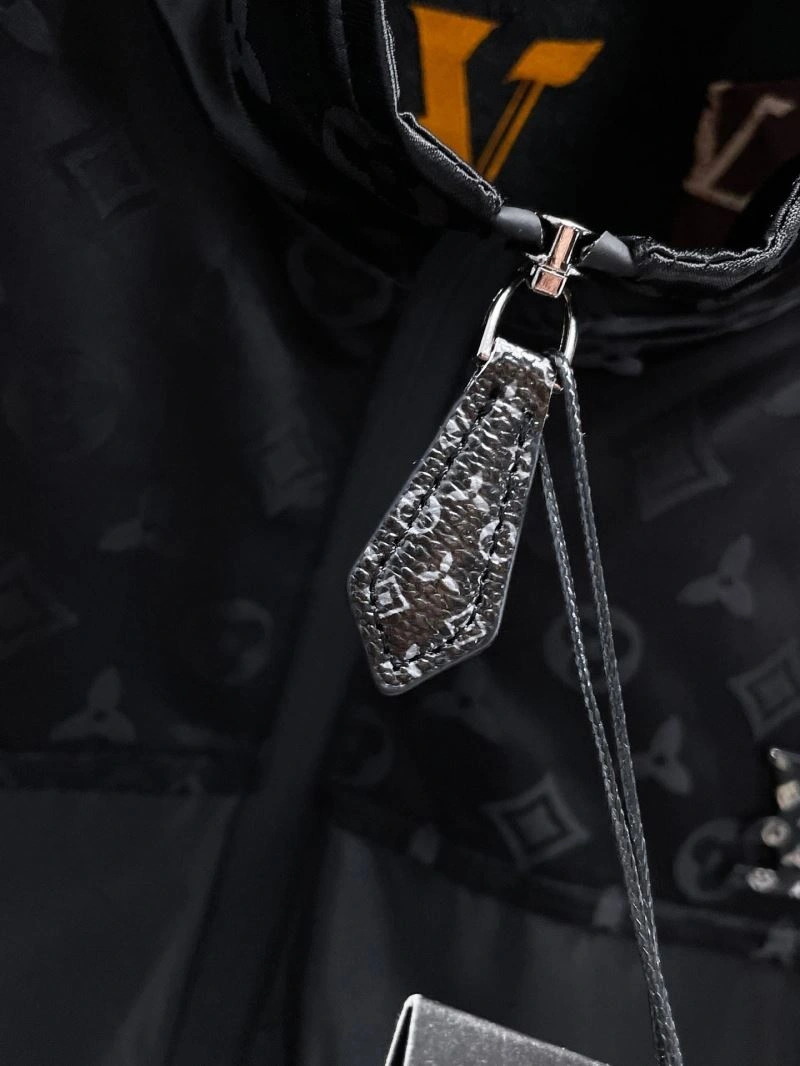 Timeless Louis Vuitton Outwear 132825