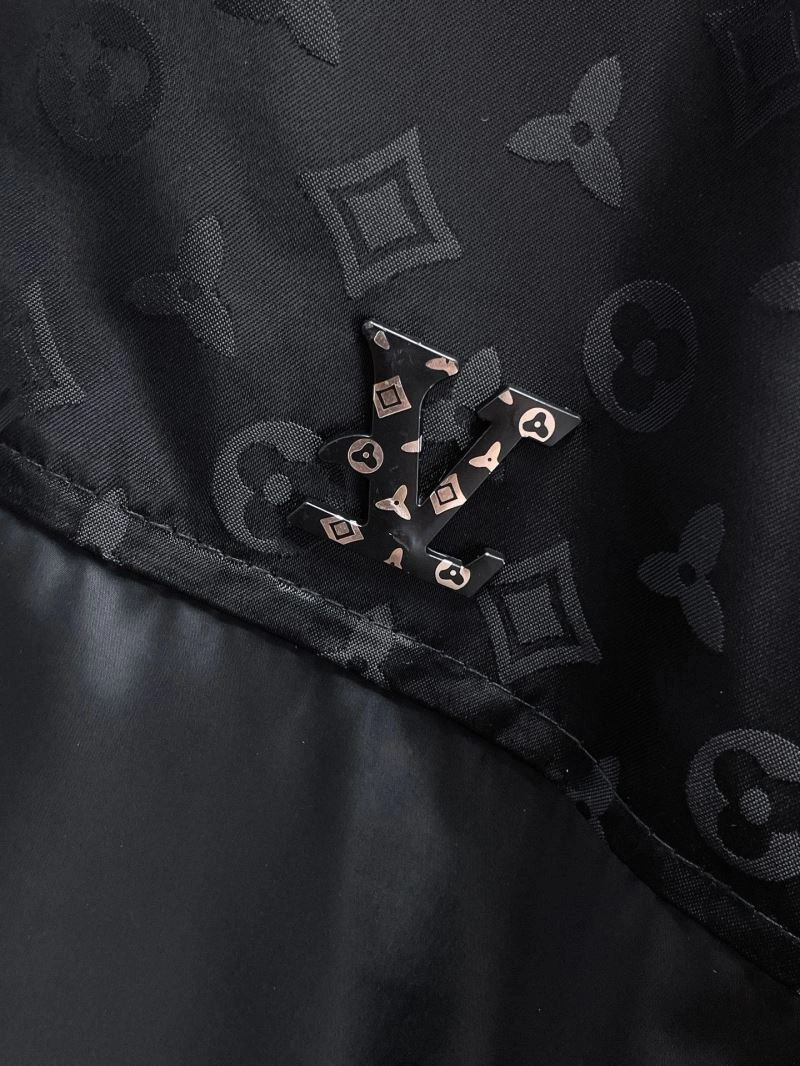 Timeless Louis Vuitton Outwear 132825