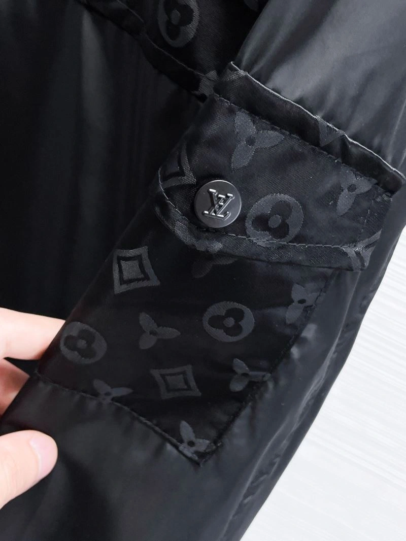Timeless Louis Vuitton Outwear 132825