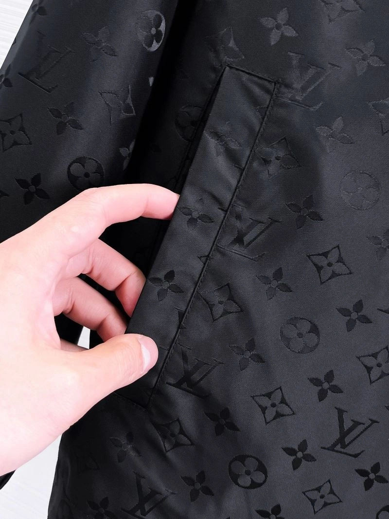 Unisex Louis Vuitton Outwear 132856