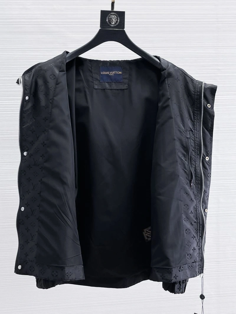 Unisex Louis Vuitton Outwear 132856