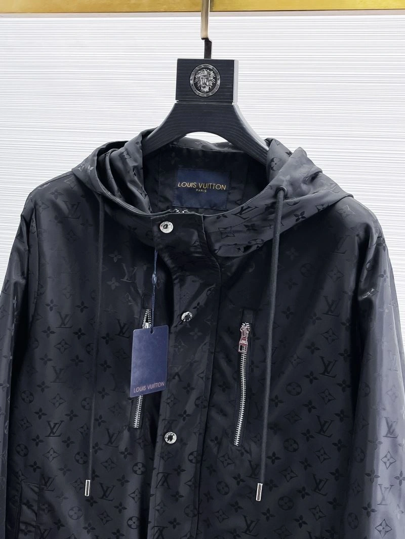 Unisex Louis Vuitton Outwear 132856