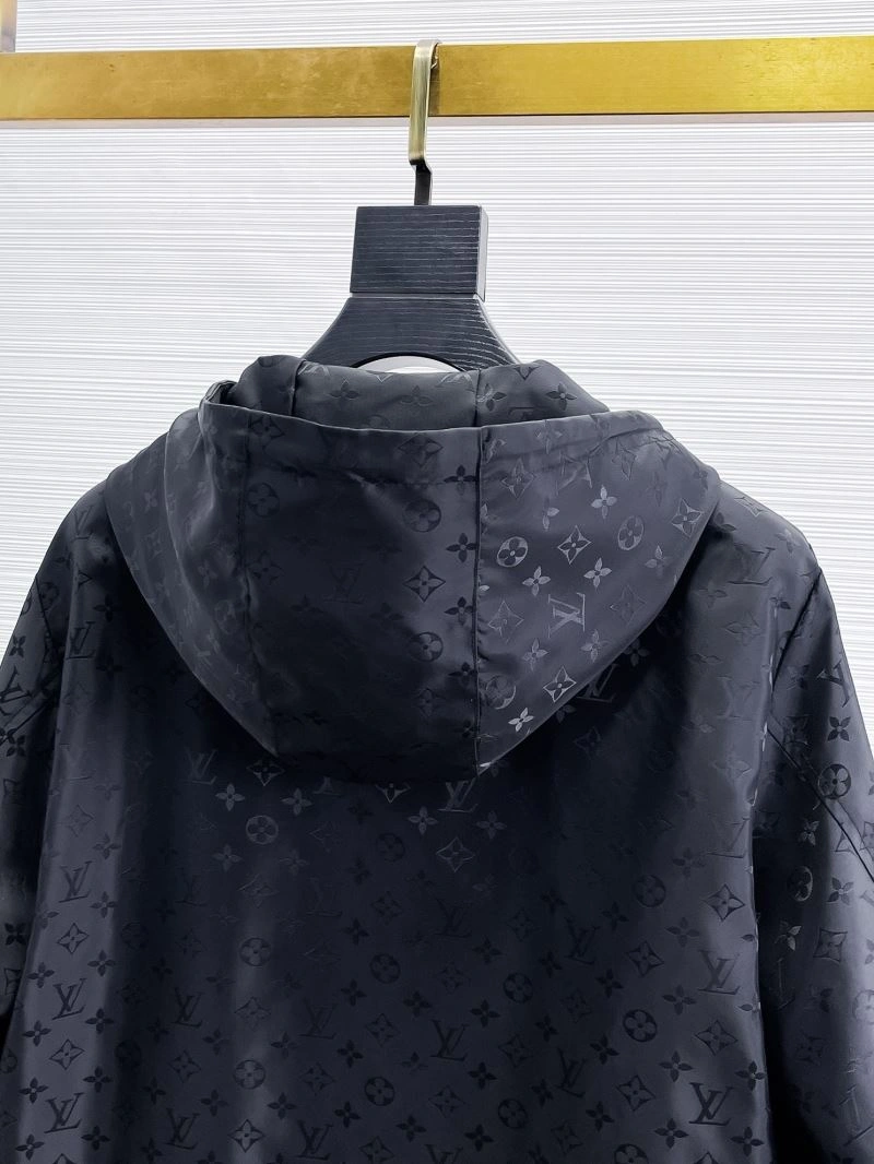 Unisex Louis Vuitton Outwear 132856