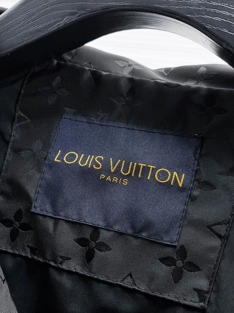 Unisex Louis Vuitton Outwear 132856