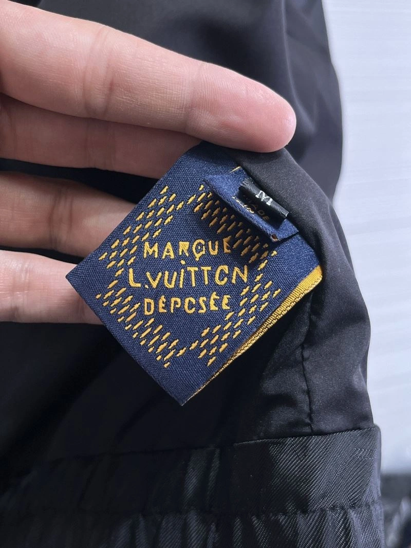 Breathable Louis Vuitton Outwear 132820