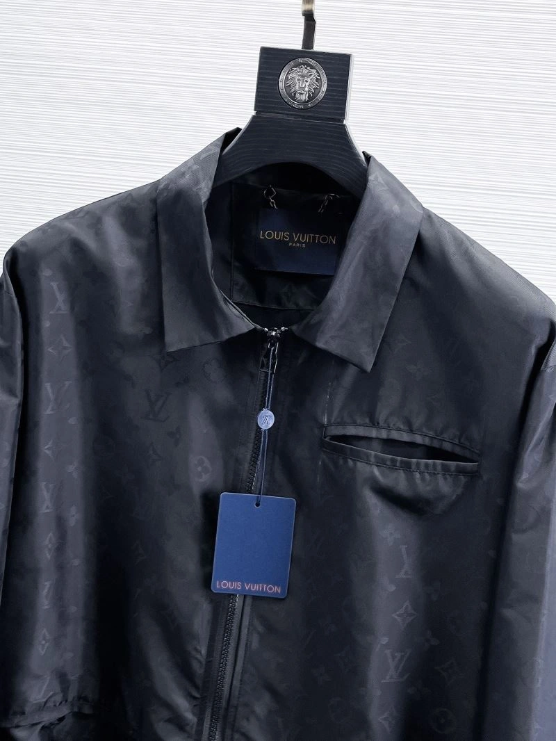 Breathable Louis Vuitton Outwear 132820