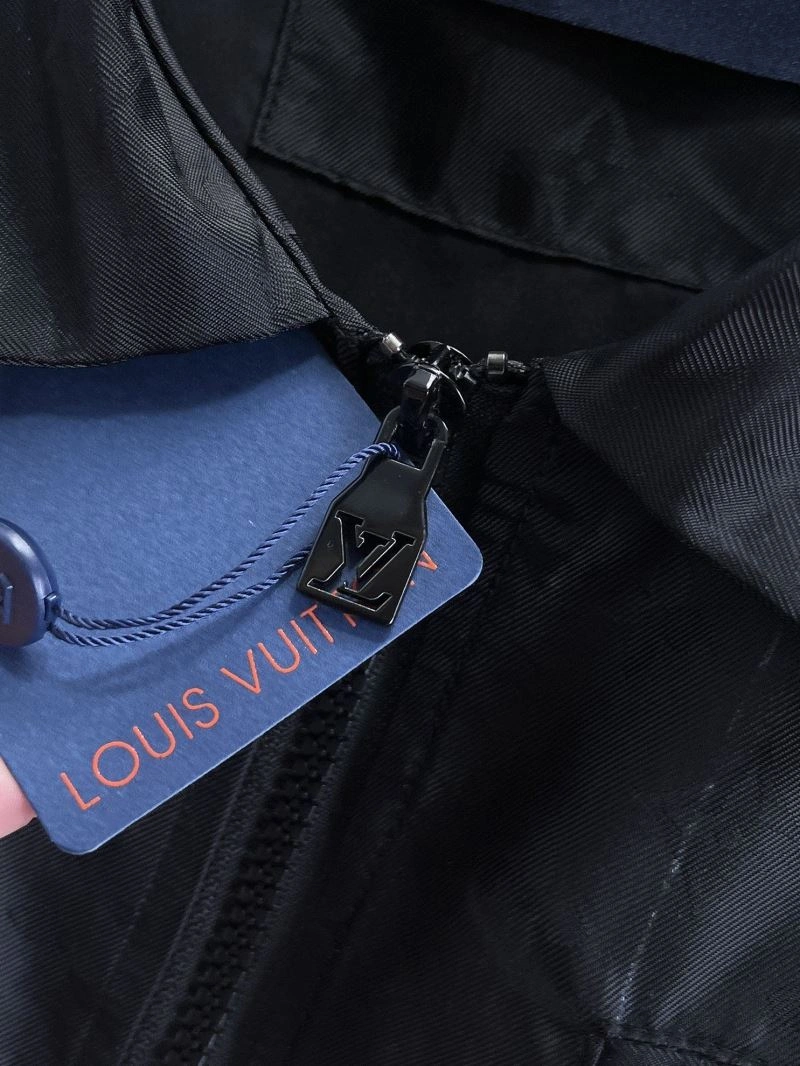 Breathable Louis Vuitton Outwear 132820