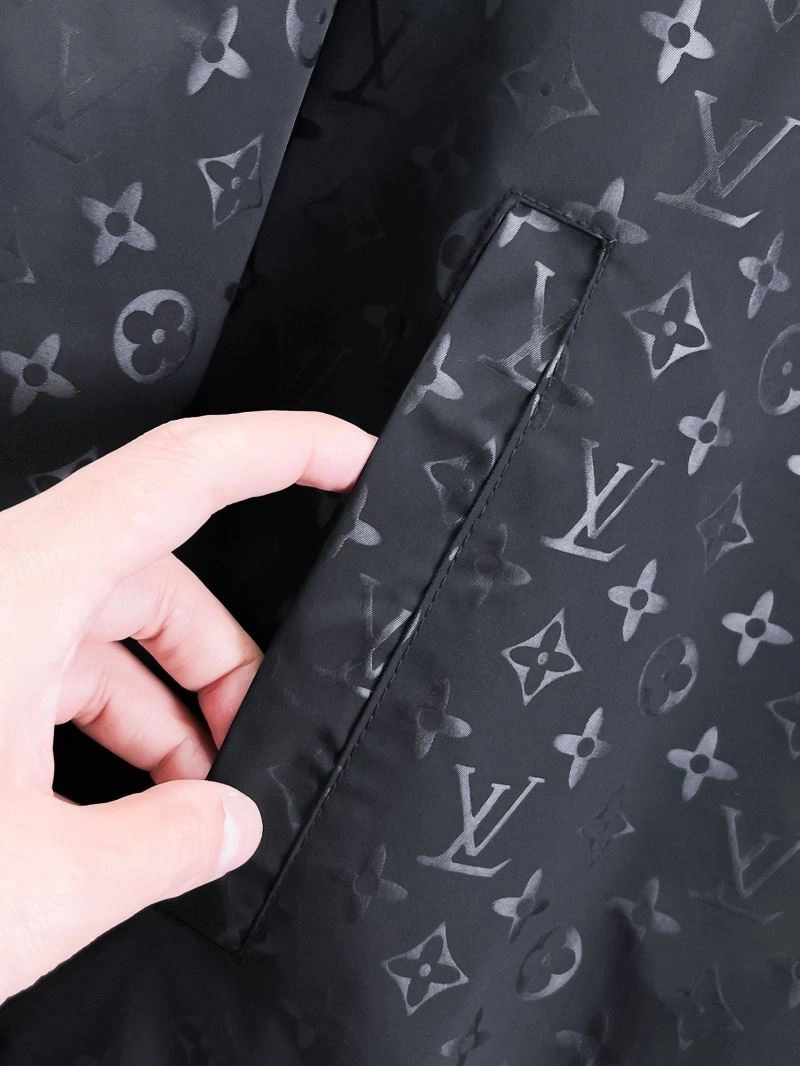 Flexible Louis Vuitton Outwear 132813