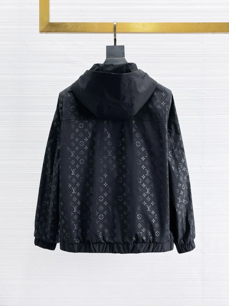 Flexible Louis Vuitton Outwear 132813