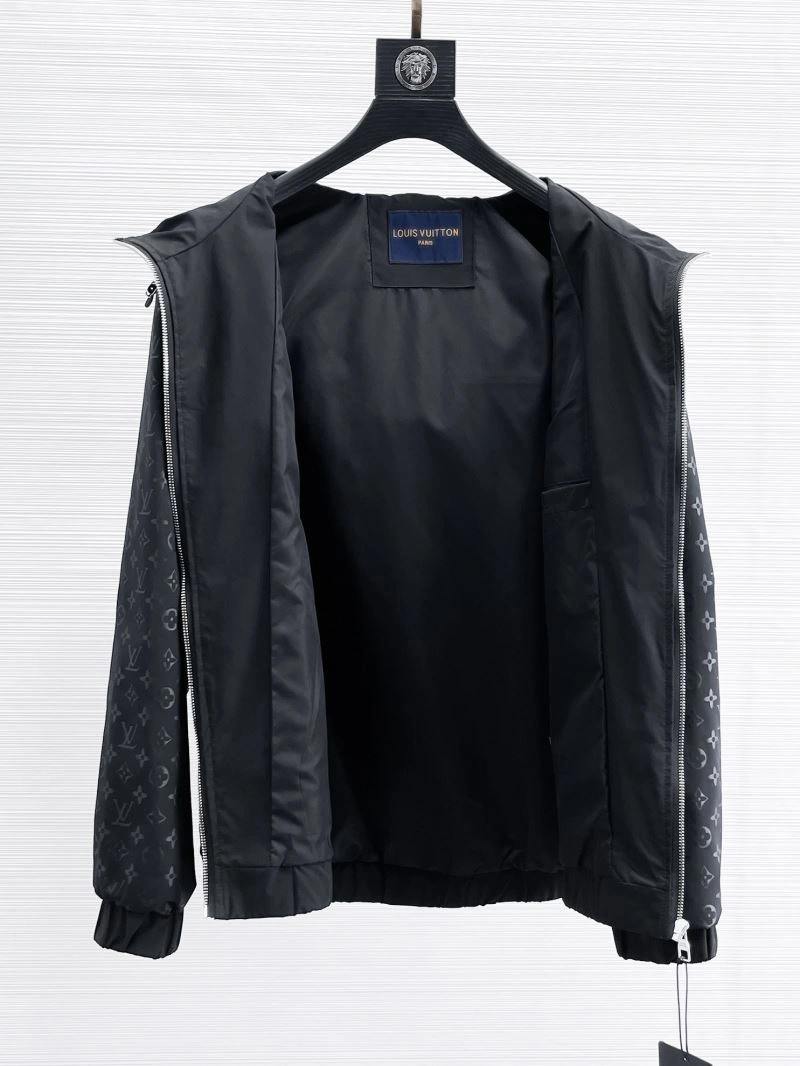 Flexible Louis Vuitton Outwear 132813