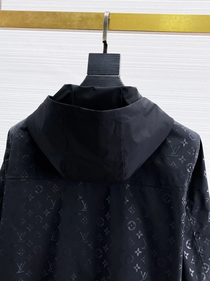 Flexible Louis Vuitton Outwear 132813