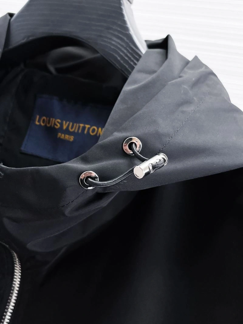 Flexible Louis Vuitton Outwear 132813