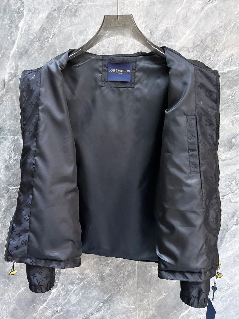 Snug Louis Vuitton Outwear 132801