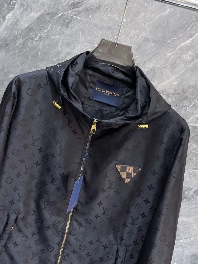 Snug Louis Vuitton Outwear 132801