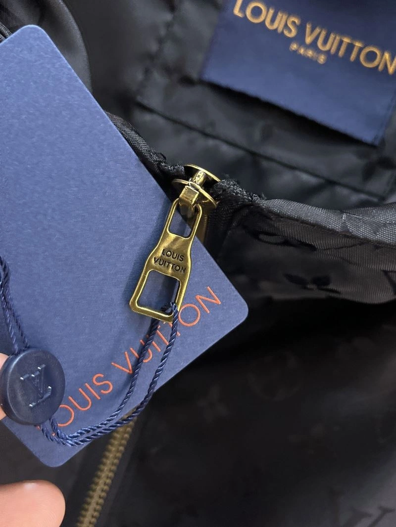 Snug Louis Vuitton Outwear 132801