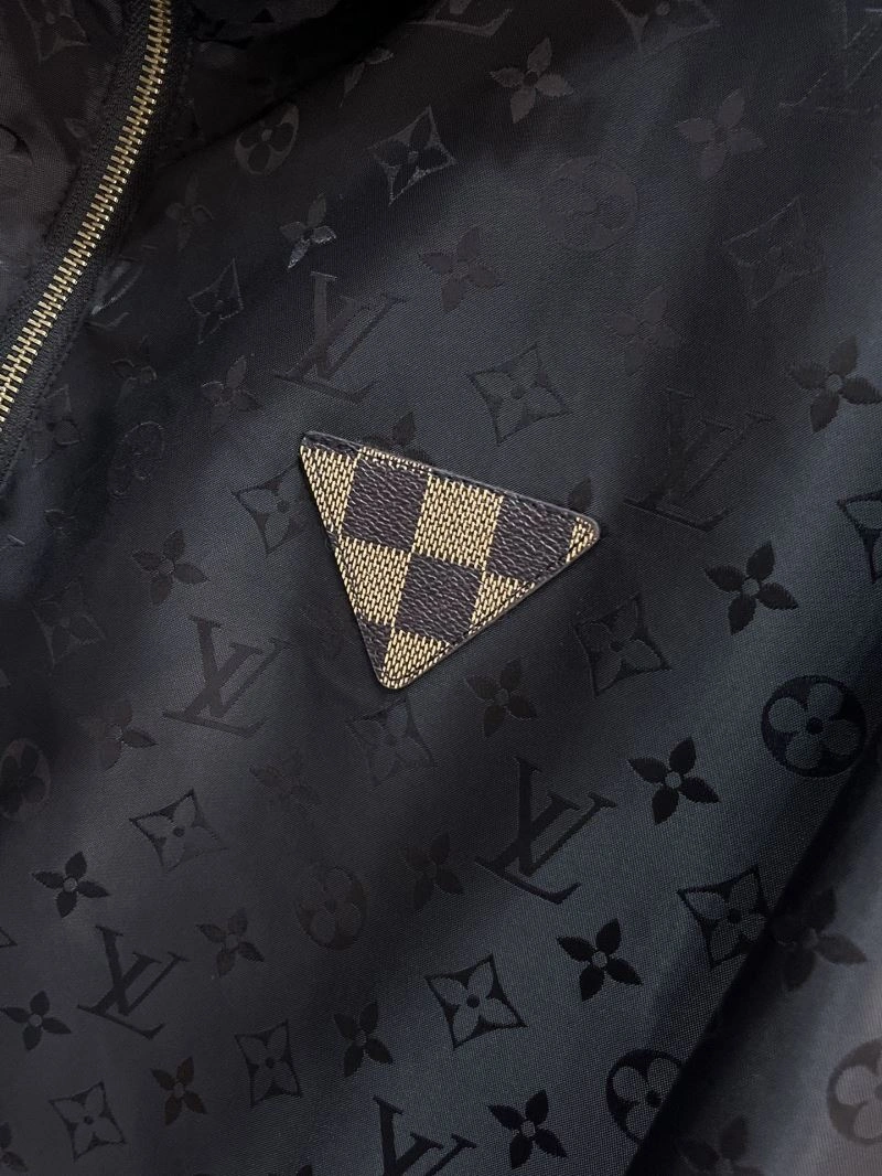 Snug Louis Vuitton Outwear 132801