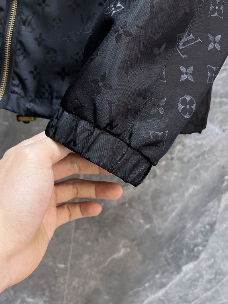 Snug Louis Vuitton Outwear 132801