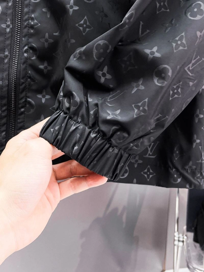Stylish Louis Vuitton Outwear 132803