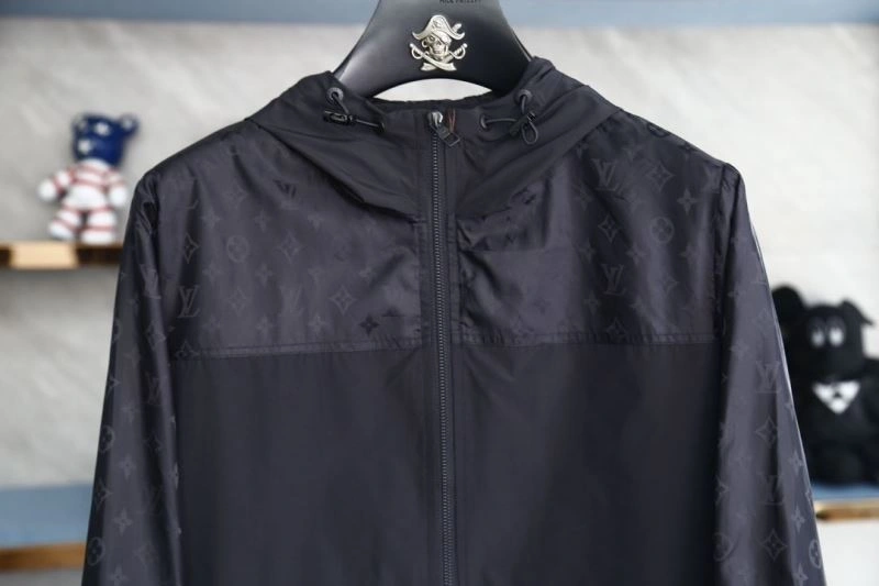 Timeless Louis Vuitton Outwear 132798