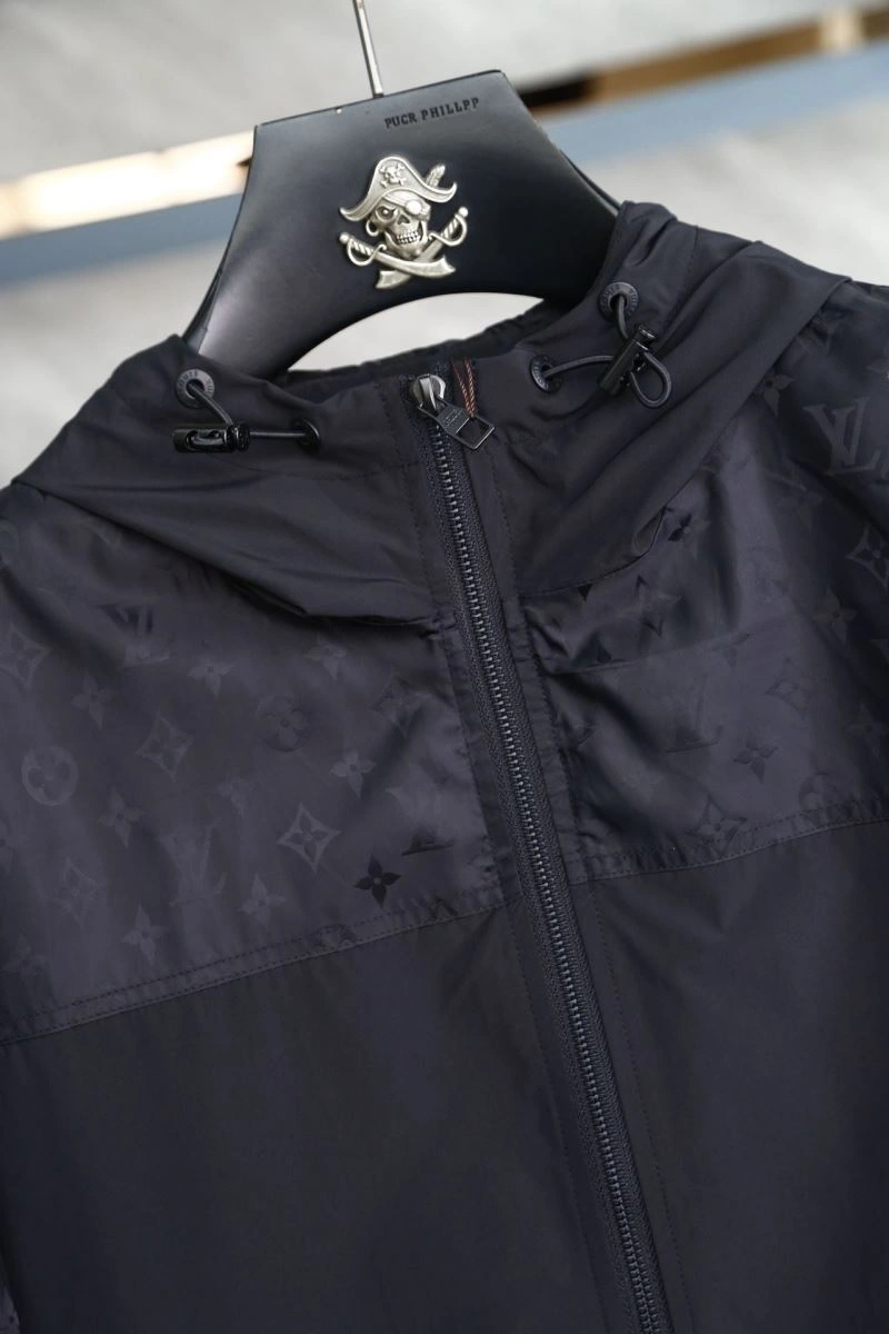 Timeless Louis Vuitton Outwear 132798