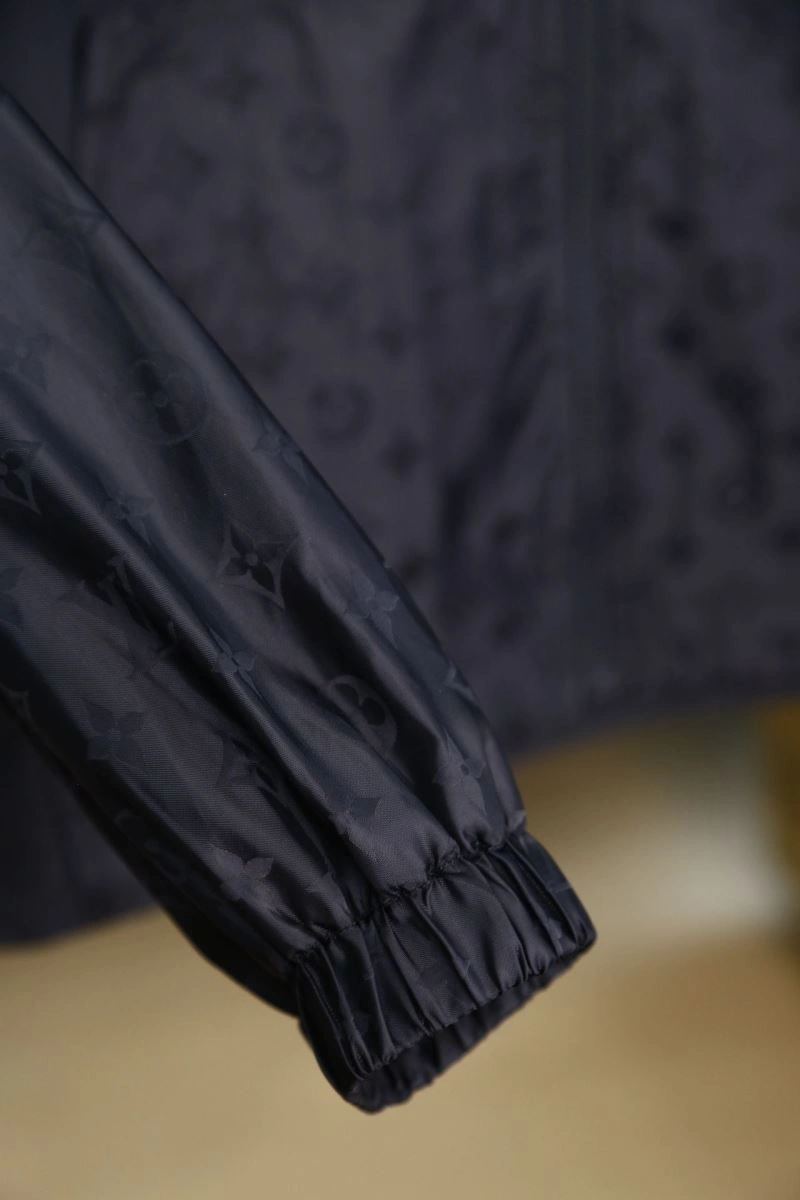 Timeless Louis Vuitton Outwear 132798