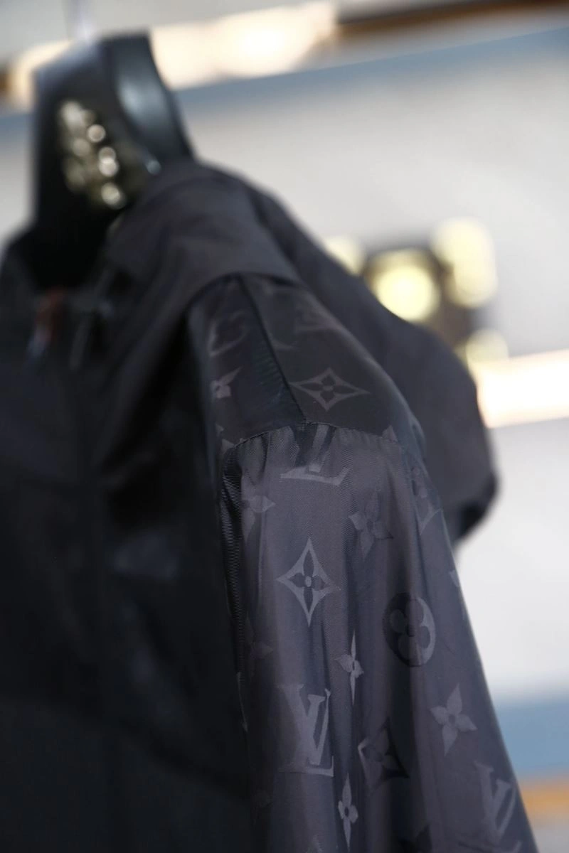 Timeless Louis Vuitton Outwear 132798