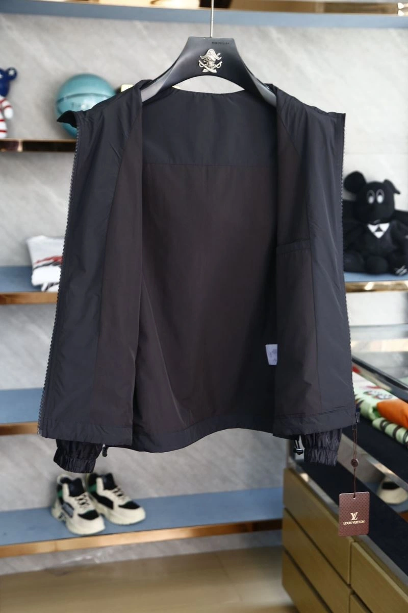 Timeless Louis Vuitton Outwear 132798
