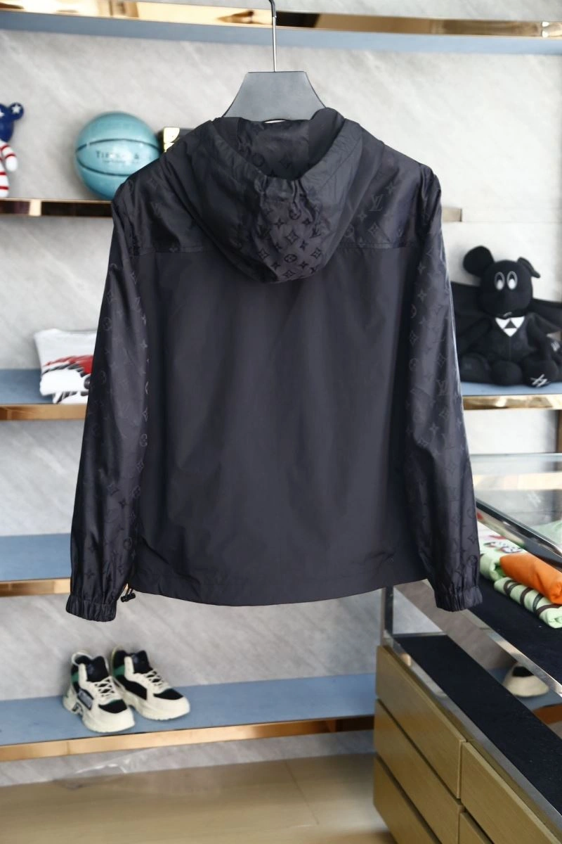 Timeless Louis Vuitton Outwear 132798