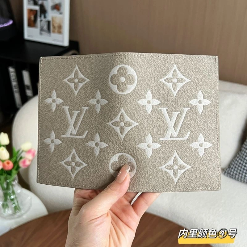 Breathable Louis Vuitton Passport Holders 270463