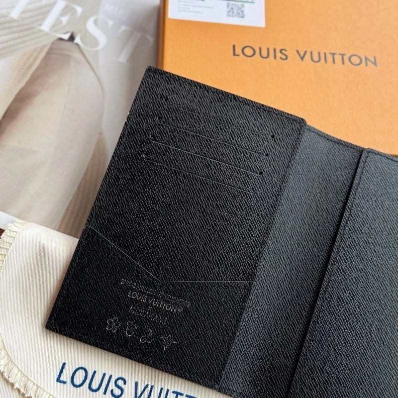 Stylish Louis Vuitton Passport Holders 270443