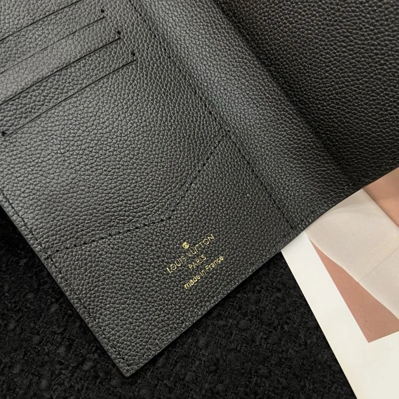 Louis Vuitton Passport Holders Durable 270434