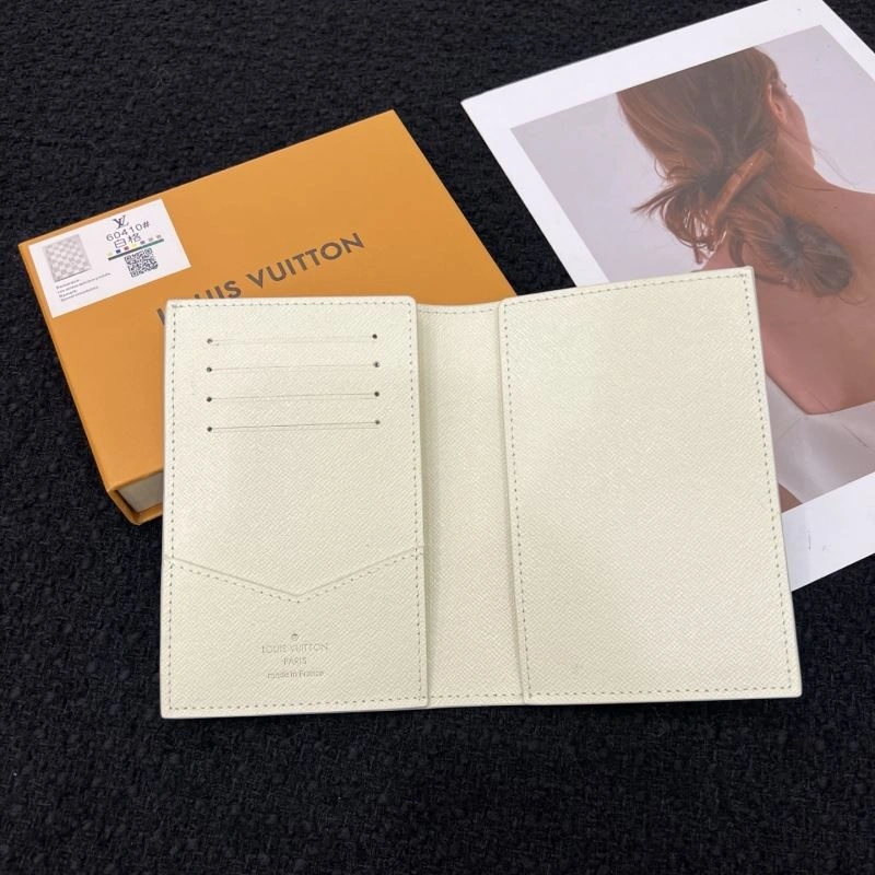OnTrend Louis Vuitton Passport Holders 270437