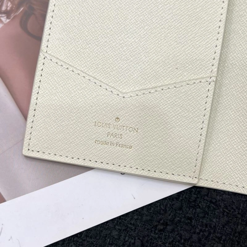 OnTrend Louis Vuitton Passport Holders 270437