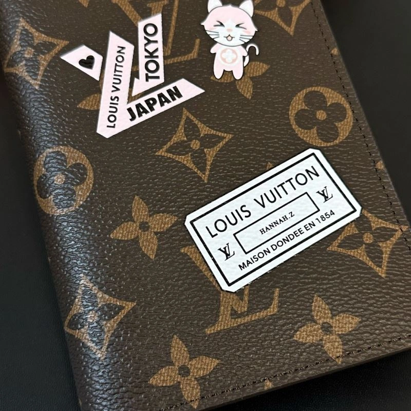 Louis Vuitton Passport Holders Minimalist 270422