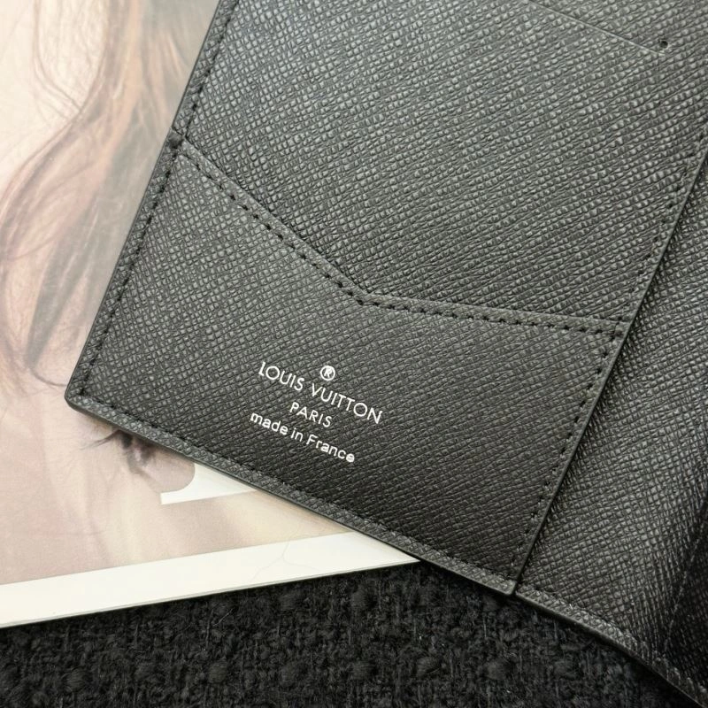 Louis Vuitton Passport Holders Breathable 270420