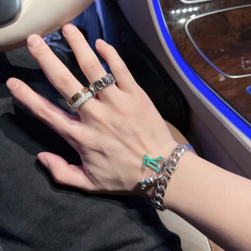 MoistureWicking Louis Vuitton Rings 251468