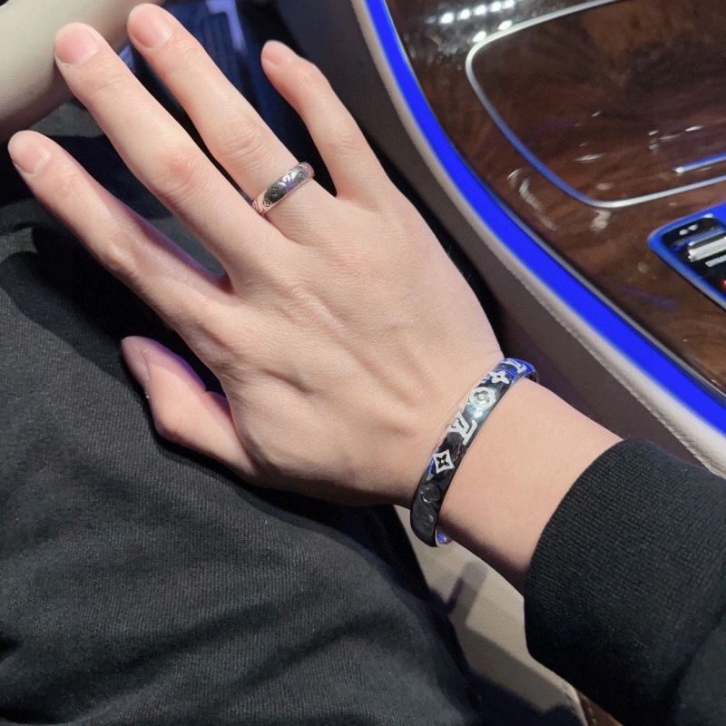 Bright Louis Vuitton Rings 250337