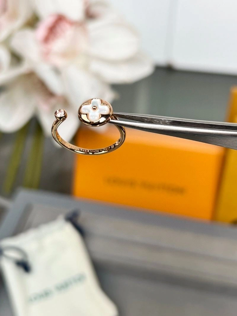 MoistureWicking Louis Vuitton Rings 249970