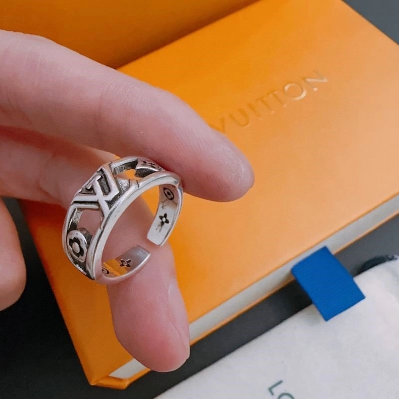Louis Vuitton Rings Elegant 248401