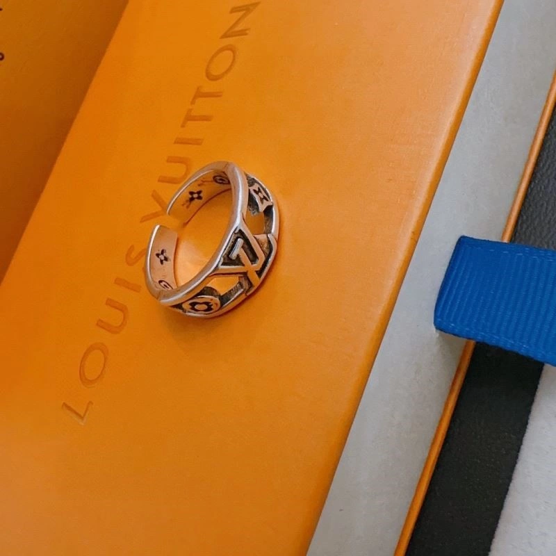 Louis Vuitton Rings Elegant 248401