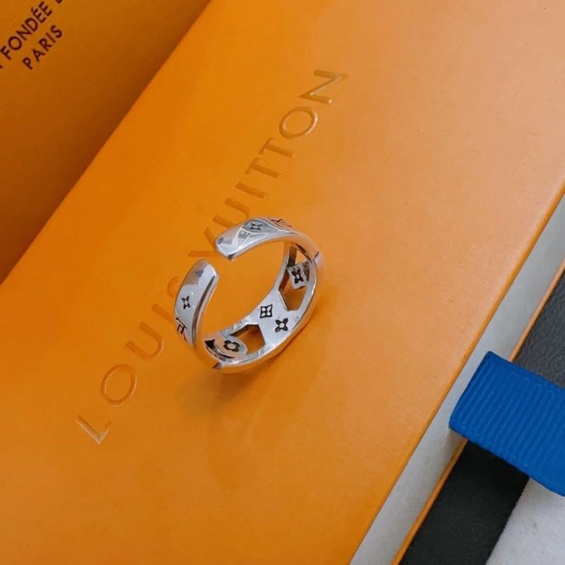 Louis Vuitton Rings Elegant 248401